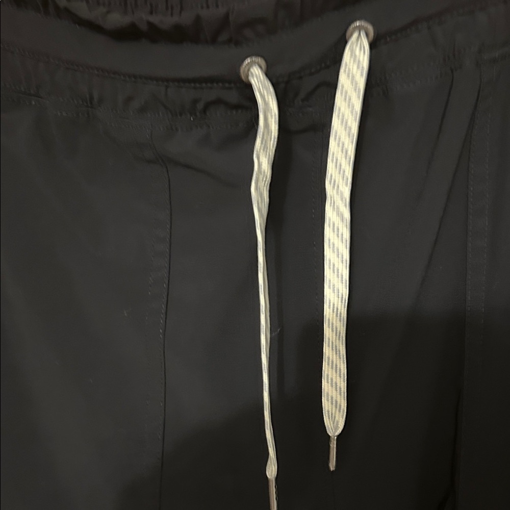 EUC Vuori  ladies Black Jogger Pants size large. - Picture 2 of 11